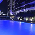 Circle On Cavil - Large Apartment Beach/Mountain View