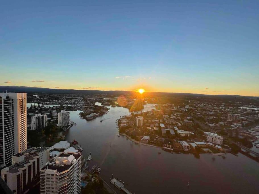 Circle On Cavil - Large Beach/mountain View Apartment Gold Coast