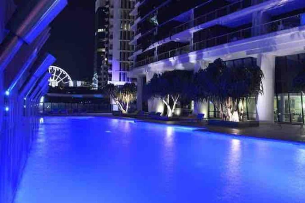 Circle On Cavil - Large Beach/mountain View Apartment